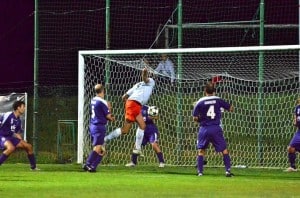 Il gol di Agostinis al Cavazzo (foto A. Cella).